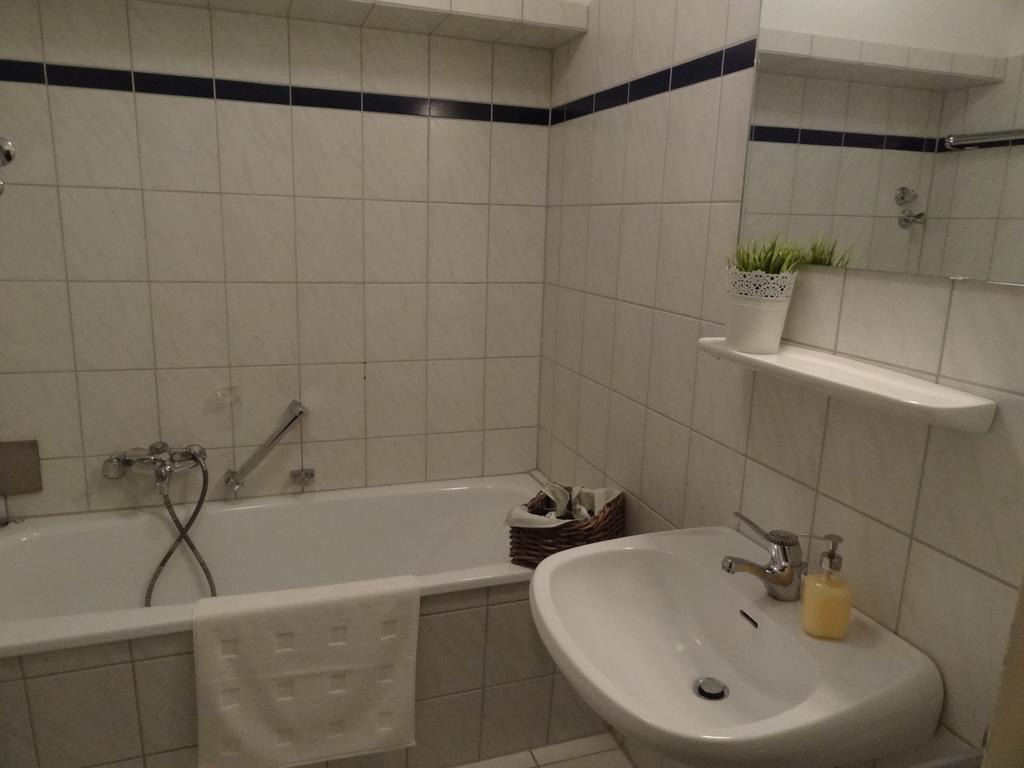 זולינגן Hotel In Der Strassen מראה חיצוני תמונה