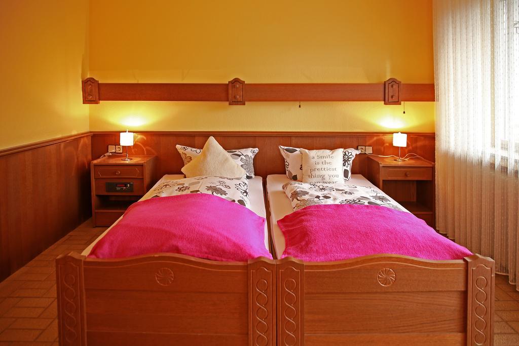 זולינגן Hotel In Der Strassen מראה חיצוני תמונה